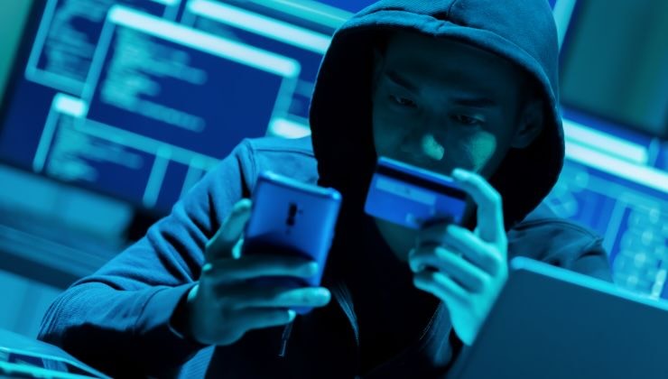 smartphone sotto attacco hacker