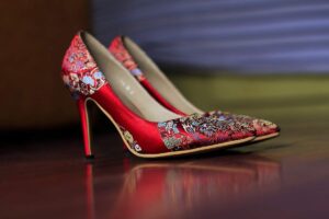 Come è nata l’iconica suola rossa delle scarpe di Christian Louboutin