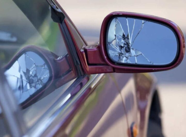 L’uomo, a bordo di un veicolo non di sua proprietà, ha avvicinato il turista straniero con la scusa di una presunta collisione tra le auto