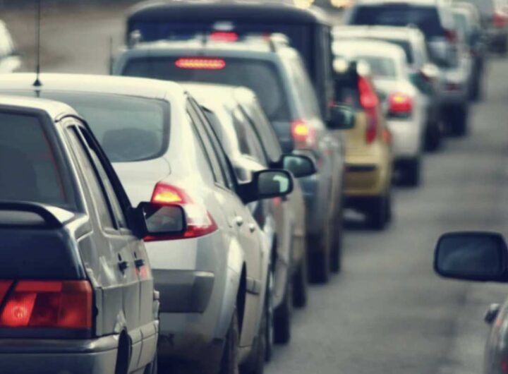 Nonostante le norme restino invariate, alcuni comportamenti vietati diventano più frequenti sotto il caldo e le condizioni tipiche della stagione.